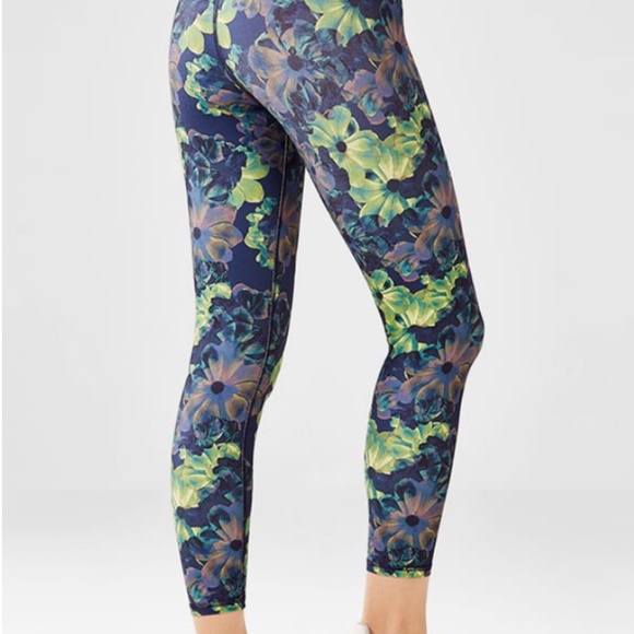 Fabletics Define PowerHold® Mid-Rise Capri Workout Pants Size L EUC - Picture 2 of 8